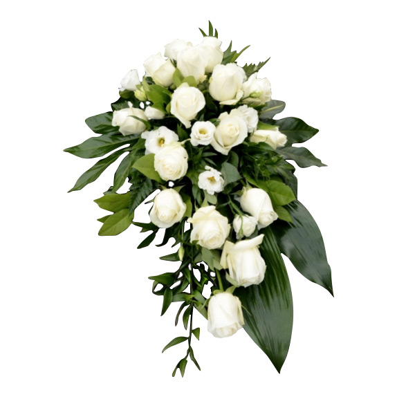 Sorgdekoration med begravningsblommor och blad. Buketten har vackra klassiska vita rosor, vita prärieklockor och grönt. Buketten ligger i mitten av en vit bakgrund.