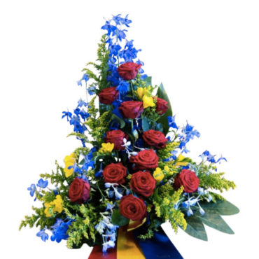 Sorgdekoration med begravningsblommor som symboliserar djurgården. Buketten har röda,blåa och gula blommor samt blad.Längst ner på buketten finns det 3 band som hänger ner med djurgårdens färger. Det vill säga röd, gul och blå.