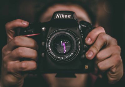 Att dela foton från begravning på sociala medier