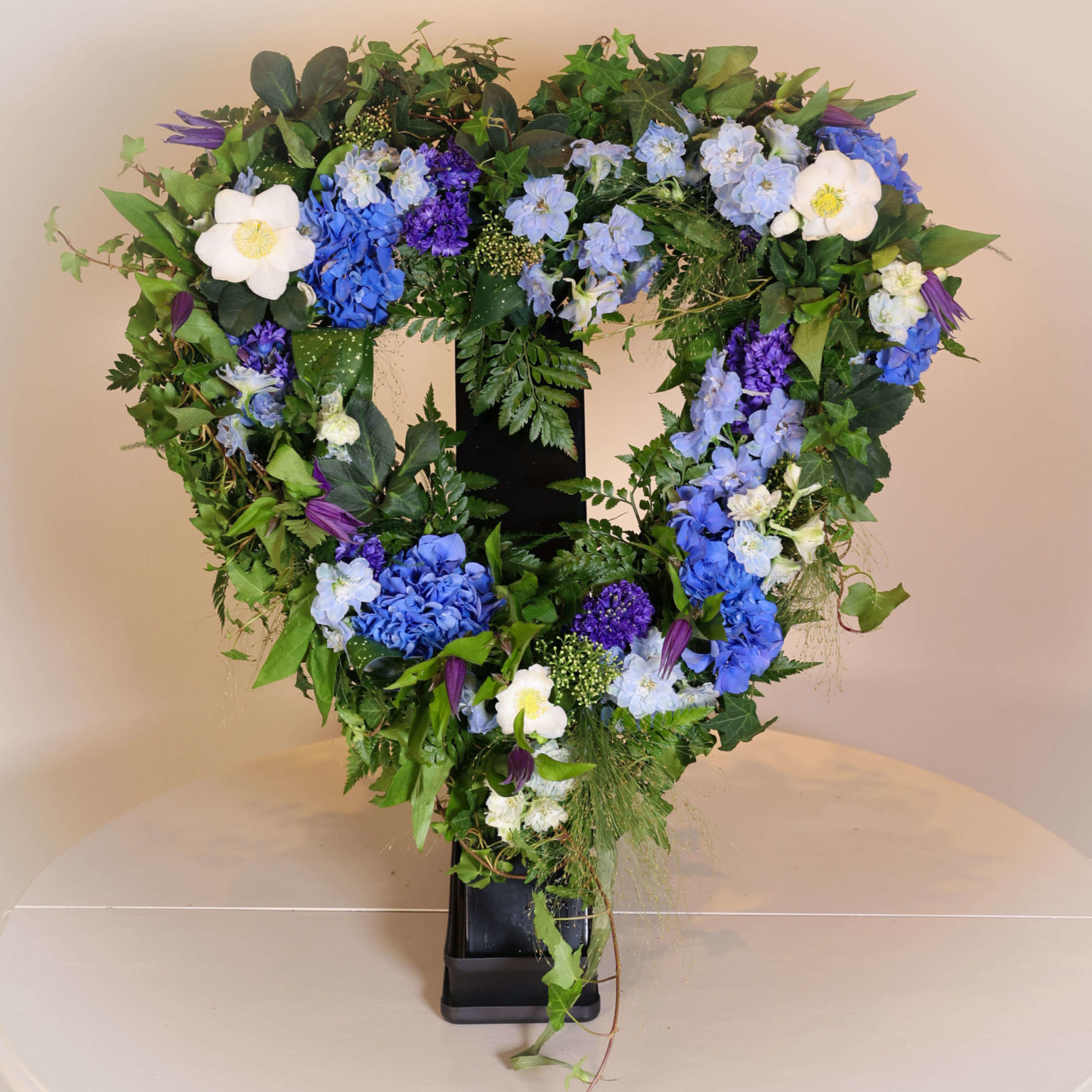 begravningsblommor-hj-rta-begravningskransar-och-blommor-lavendla
